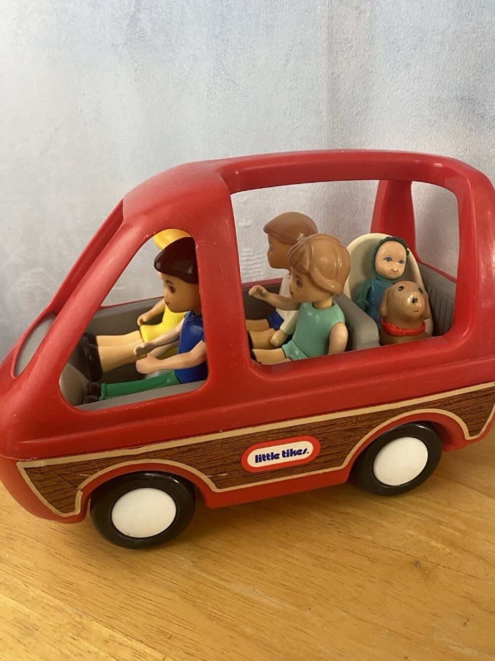Vintage Little Tikes Dollhouse Red Family Mini Van Mom Dad Sis Bro Baby Dog